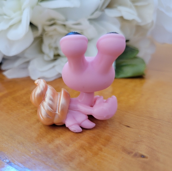 Littlest Pet Shop LPS #952 Pink Hermit Crab Brown Eyes - Picture 5 of 12